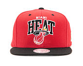 Kšiltovka Mitchell & Ness Team Arch 2 Tone Snapback Miami Heat Red / Black