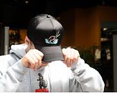 Kšiltovka Pink Dolphin Souvenir Satin Structured Black Snapback