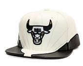 Kšiltovka Mitchell & Ness - NBA Day 12  Bulls - Chicago Bulls - White-Black