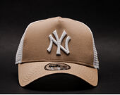 Kšiltovka New Era Essential New York Yankees 9FORTY TRUCKER Camel/White Snapback