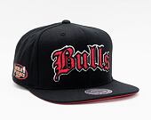 Kšiltovka Mitchell & Ness Old English Faded Snapback Chicago Bulls Black