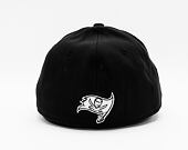 Kšiltovka New Era 39THIRTY NFL22 Sideline Tampa Bay Buccaneers Black / White