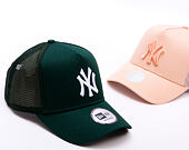 Kšiltovka New Era - MLB League Essential 9FORTY Trucker - NY Yankees - Dark Green / White