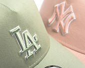 Kšiltovka New Era - MLB Outline 9FORTY A-Frame Trucker - NY Yankees - Pink Rouge / White