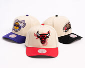 Kšiltovka Mitchell & Ness - Off Tilted - NBA - Chicago Bulls - Off White