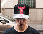 Kšiltovka Mitchell & Ness Motion Chicago Bulls Black/Red Snapback