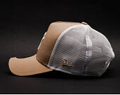 Kšiltovka New Era Essential New York Yankees 9FORTY TRUCKER Camel/White Snapback