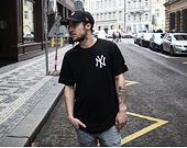 Triko New Era New York Yankees Far East Black