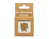Připínáček New Era - Branded Cap Pin Flag - Gold - Shield Pin - Gold